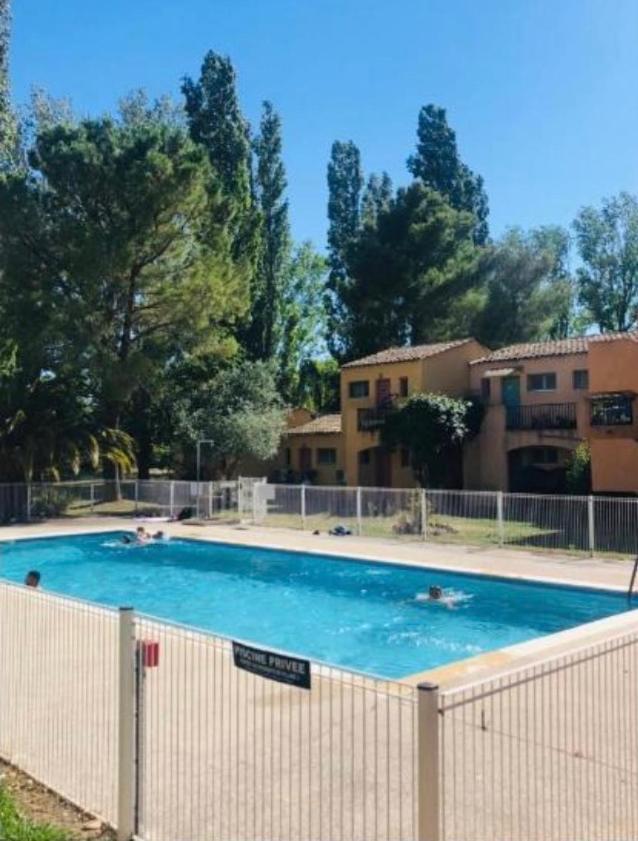 Appart dans résidence avec Piscine à Arles Esterno foto